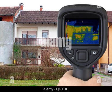 Façade de maison l'analyse thermographique Banque D'Images