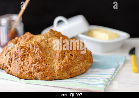 La cuisine traditionnelle irlandaise Brown Soda Bread Banque D'Images