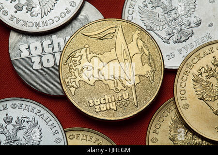 Coins de la Russie. Route des Jeux Olympiques d'hiver de 2014 à Sotchi olympique Relais représenté dans la pièce commémorative russe rouble 25. Banque D'Images