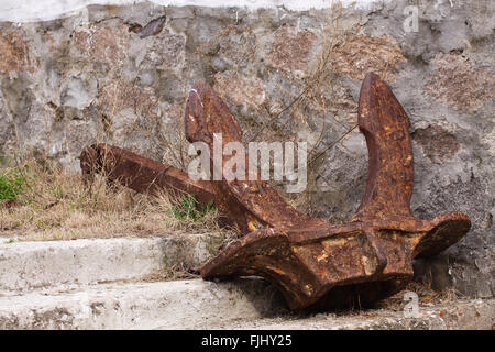 Old rusty anchor d'un navire Banque D'Images