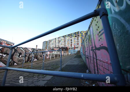 Rénovation d'appartements sur le Park Hill housing estate, une classe II* énumérés dans le complexe brutaliste ville de Sheffield England UK Banque D'Images