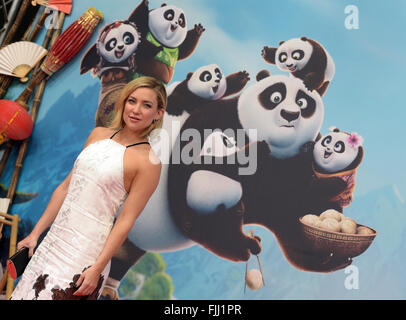 Actrice américaine Kate Hudson, qui fournit la voix de Mei Mei dans l'original anglais, arrive pour la première Allemande de Kung Fu Panda 3 au cinéma Kino Zoo Palast à Berlin, Allemagne, 2 mars 2016. Le film s'ouvre dans les salles allemandes le 17 mars 2016. Dpa : Crédit photo alliance/Alamy Live News Banque D'Images