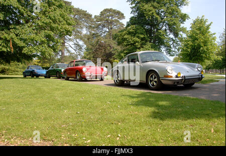 Rangée de classic 1960 voitures de sport Porsche 911 Banque D'Images