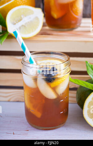 Plateau de glace au citron et aux bleuets Banque D'Images