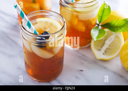 Plateau de glace au citron et aux bleuets Banque D'Images