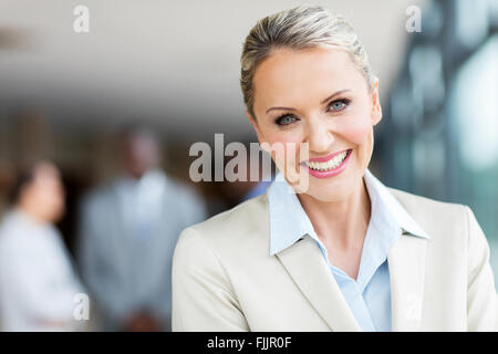 Close up portrait of smiling businesswoman mid age Banque D'Images