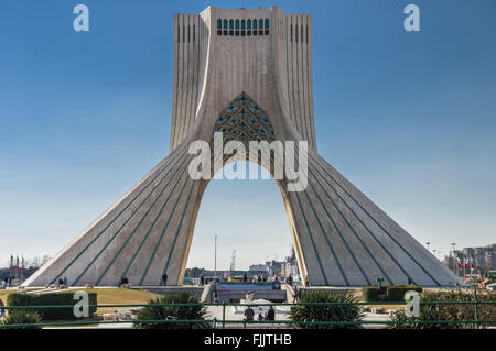 Téhéran, Iran - Février 2016 - Tour Azadi, un ofe le monument le plus important de Téhéran sur l'hiver. Iran, 2016 Banque D'Images