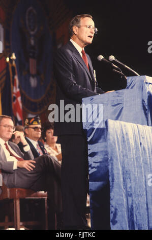 Chicago, Illinois, USA, le 22 août, 1988 Vice-président George H. W. Bush traite de la convention d'Anciens Combattants à l'étranger durant son exécution en tant que candidat à la présidence. Credit : Mark Reinstein Banque D'Images