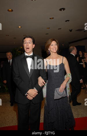 Washington, DC., USA, 29 avril 2006 Stephen Colbert et sa femme Evelyn McGee-Colbert arrivent à l'assemblée annuelle des Correspondants Blanc Dîner à l'hôtel Hilton de Washington. Credit : Mark Reinstein Banque D'Images