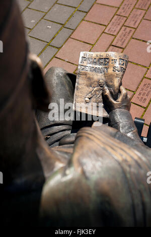 Statue du nombril par Nathan Scott à Victoria, île de Vancouver, Colombie-Britannique, Canada Banque D'Images