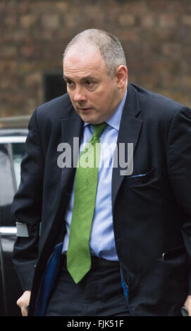 Le 2 mars 2016. Ministre sans portefeuille Robert Halfon arrive à la réunion hebdomadaire du cabinet au 10 Downing Street, Londres. Banque D'Images