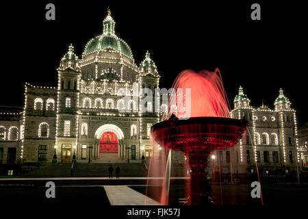 Les édifices du Parlement de la Colombie-Britannique dans la nuit - Victoria, île de Vancouver, Colombie-Britannique, Canada Banque D'Images