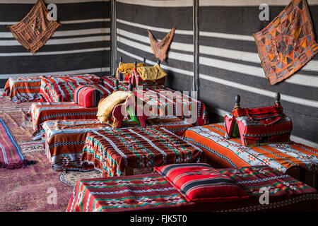 Une shesha salon fumeurs à l'hôtel Marriott Resort à Wadi Mousa Petra, Royaume hachémite de Jordanie, Moyen-Orient. Banque D'Images