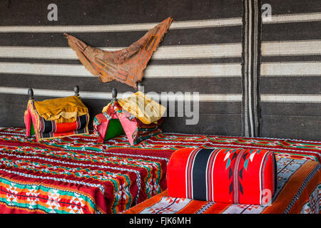 Une shesha salon fumeurs à l'hôtel Marriott Resort à Wadi Mousa Petra, Royaume hachémite de Jordanie, Moyen-Orient. Banque D'Images