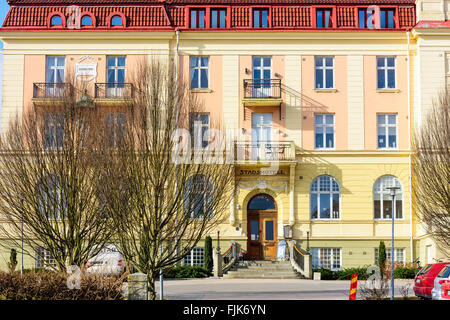 Solvesborg, Suède - 27 Février 2016 : La façade de l'hôtel b&b dans le centre de Solvesborg. La construction est de 1910, à l'archit Banque D'Images