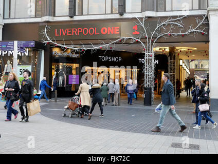 Shopping dans la rue de l'Église.Liverpool Angleterre.UK Banque D'Images