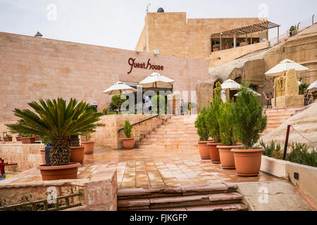 Commerces et boutiques d'objets d'artisanat et de souvenirs à l'entrée de Peta, Royaume hachémite de Jordanie, Moyen-Orient. Banque D'Images