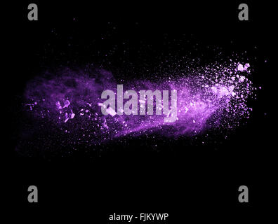 Poudre violet sur fond noir Banque D'Images