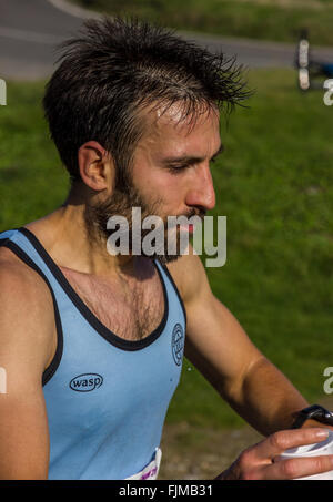 26 octobre2013 porteur de prendre part à l'Beachy Head Marathon, East Sussex, UK Banque D'Images