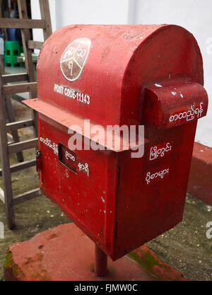 Post box Yangon, Myanmar Banque D'Images