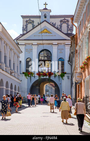 Géographie / billet, de la Lituanie, Vilnius, chapelle avec le portrait de la Vierge Mère de miséricorde dans la porte de la red sky, Additional-Rights Clearance-Info-Not-Available- Banque D'Images