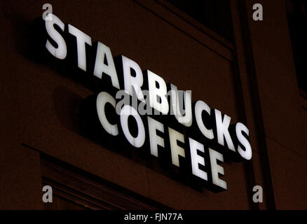 Markenname : 'Starbucks Coffee', Berlin. Banque D'Images