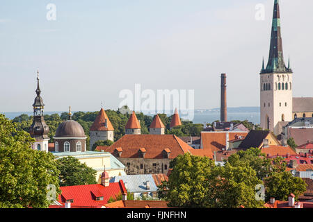 Géographie / billet, l'Estonie, Tallinn, vue en direction de la vieille ville, à Additional-Rights Clearance-Info-Not-Available Banque D'Images
