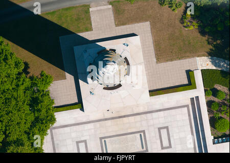 Meuse (55), Montfaucon d'Argonne, Butte de Montfaucon, Monument aux soldats soldats américains (vue aerienne) // France, Meuse Banque D'Images