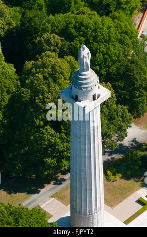 Meuse (55), Montfaucon d'Argonne, Butte de Montfaucon, Monument aux soldats soldats américains (vue aerienne) // France, Meuse Banque D'Images