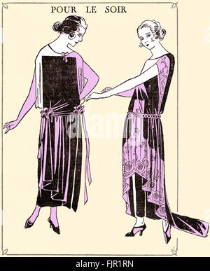 La mode française, 1920 : Tenue de soirée. Paru dans Le Petit Echo de la mode, 1922. Magazine de mode. Banque D'Images