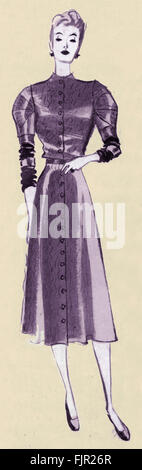 La mode française, par Jeanne Lanvin robe : robe argent lame avec des manches crêpe garnie. Chronique intitulée 'Les grands couturiers et leur collections' / les grands designers et leurs collections. De Marie Claire, le magazine de la femme, no82, 23 septembre 1938. Jeanne Lanvin, couturier français, 1 janvier 1867 - 6 juillet 1946. Banque D'Images