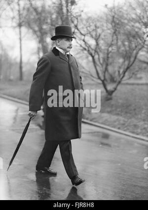 John Pierpont 'J.P.' Morgan, Jr. (1867-1943), quitte la Maison Blanche après avoir visité les États-Unis Président Woodrow Wilson, Washington DC, États-Unis, Harris & Ewing, 1915 Banque D'Images