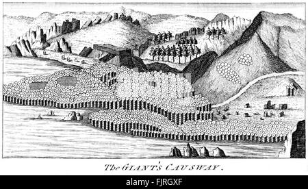 Une gravure du Caussway du géant (Giants Causeway)l numérisée en haute résolution à partir d'un livre imprimé en 1763.Je pensais libre de droits d'auteur. Banque D'Images