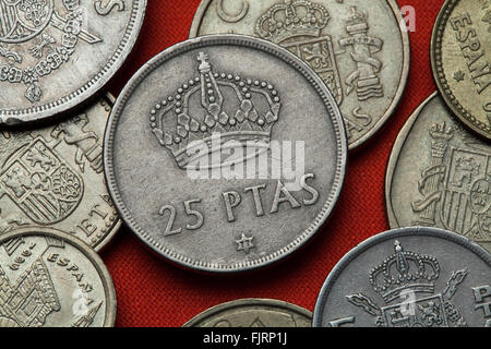 Coins de l'Espagne. La couronne royale espagnole (couronne héraldique) décrite dans le coin de la peseta espagnole 25 (1975). Banque D'Images