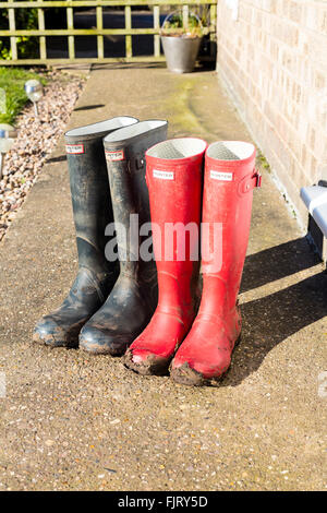 Des bottes Wellington Wellington wellies en dehors de la boue à pied les chasseurs font tout Banque D'Images