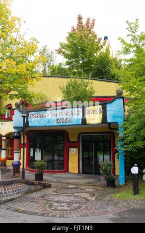 ESSEN, ALLEMAGNE - 13 août 2015 : l'extérieur de la maison Ronald McDonald dans le parc Grugapark Banque D'Images