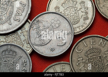 Coins de l'Espagne. Cinq pièces de monnaie commémoratives de la peseta espagnole (1982) dédié à la Coupe du Monde de Football 1982. Banque D'Images