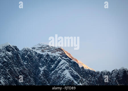 L'aube sur le mont Everest. Parc national de Sagarmatha. Le district de Solukhumbu. Le Népal. Banque D'Images