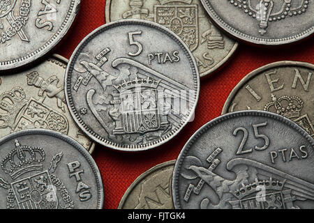 Coins de l'Espagne. Armoiries de l'Espagne sous Franco représenté dans la pièce 5 peseta espagnole (1957). Banque D'Images