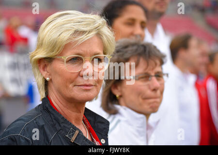 Tampa, Floride, USA. 3e Mar, 2016. L'entraîneur-chef de l'Allemagne Silvia Neid en action contre la France lors de la Coupe elle croit chez Raymond James Stadium le 3 mars 2016, à Tampa, en Floride. © Scott A. Miller/ZUMA/Alamy Fil Live News Banque D'Images