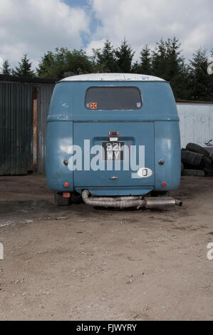 1951 VW split screen panel van, rat regarder tatty et suspension abaissée Banque D'Images