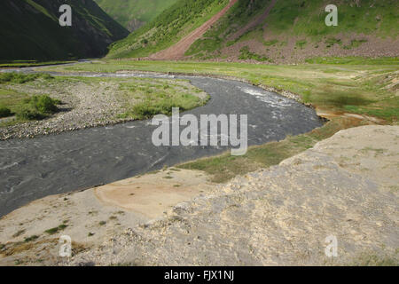 Truso, travertin et la vallée de la rivière Terek Kazbegi, Géorgie, Parc National Banque D'Images