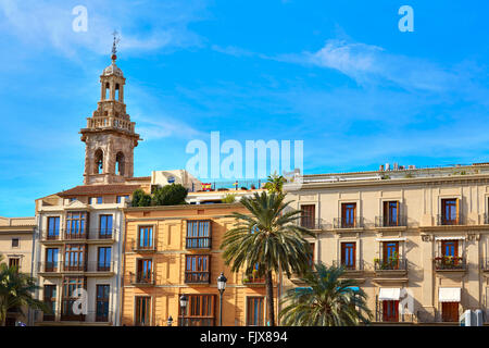 Valence Plaza de la Reina et clocher de l'église de Santa Catalina à Espagne Banque D'Images