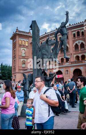 'El Yiyo' ou Jose Cubero Sanchez Monument, en face de l'arène de Las Ventas, Madrid, Espagne Banque D'Images