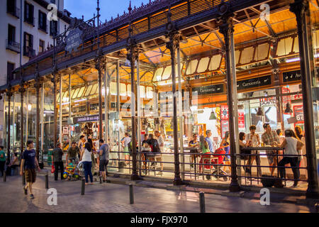 Marché de San Miguel, sur la Plaza de San Miguel. Madrid. L'Espagne. Banque D'Images