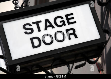 Étape affiche de porte en métal noir et blanc. Banque D'Images