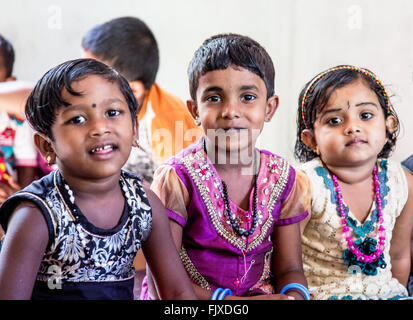 Les enfants de l'École Junior indiennes Kerala Inde Banque D'Images