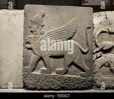Chimère style Hittite 3 chefs de sphinx. La sculpture de Karkemish 9C BC. Musée des civilisations anatoliennes, Ankara, Turquie Banque D'Images