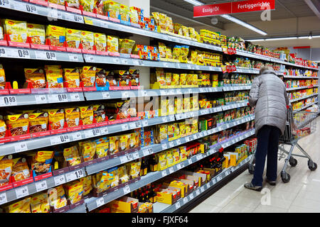 L'intérieur de supermarchés REWE Banque D'Images