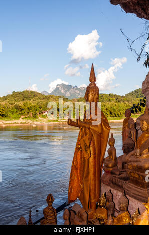 L'Asie. L'Asie du Sud-Est. Le Laos. Province de Luang Prabang, grotte de Pak Ou. Banque D'Images